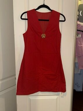 Commense - V-Neck Red Sleeveless Dress with Decorative Brooch NWT